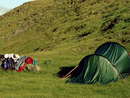 Selbst bei schönem Wetter kann das Zelt am Morgen nass und dadurch schwer sein ...          